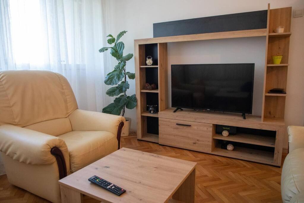 Dora Apartment Ниш Екстер'єр фото